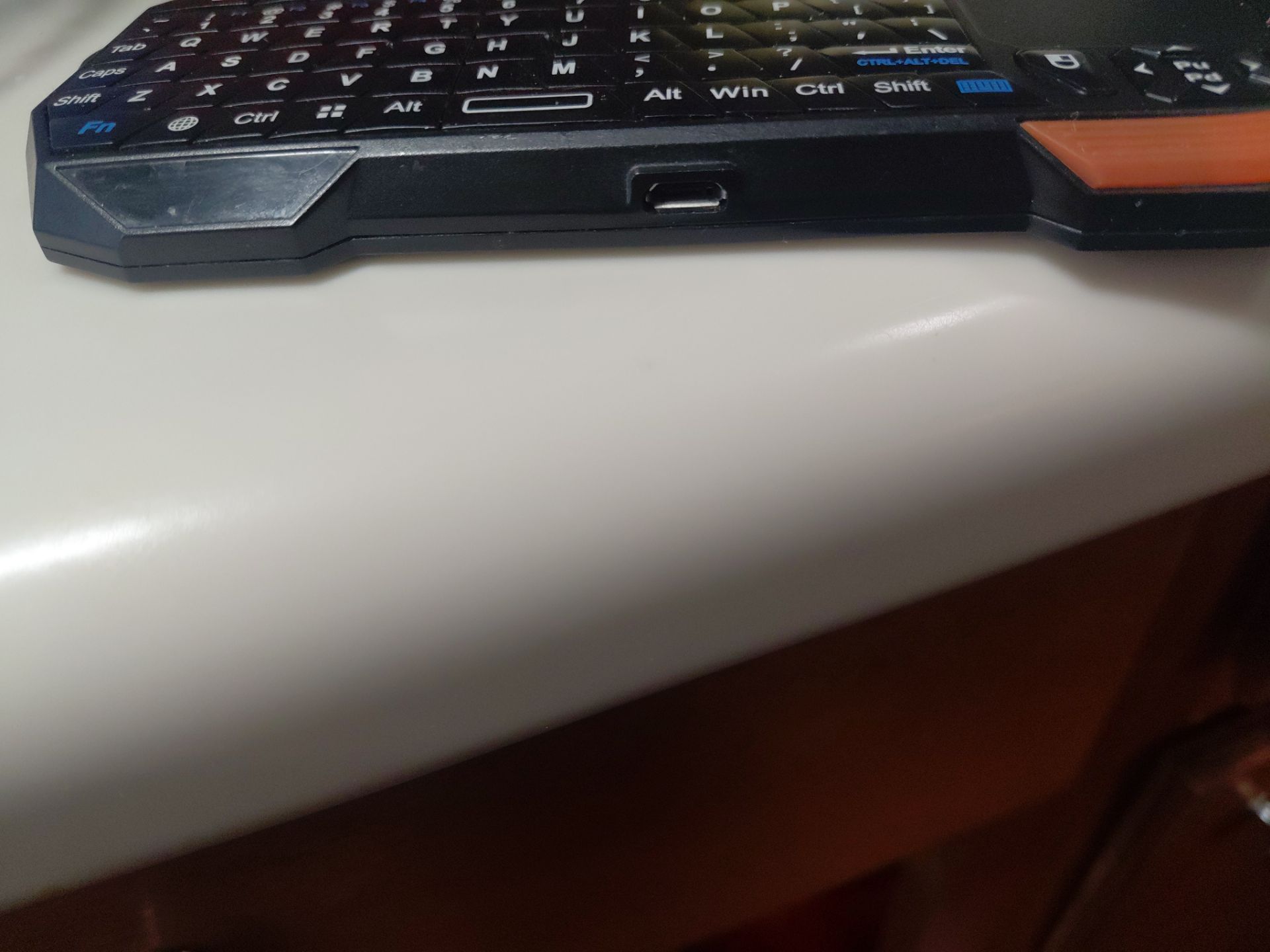 Mini Bluetooth Keyboard w/ built-in Touchpad (Black) - photo 5
