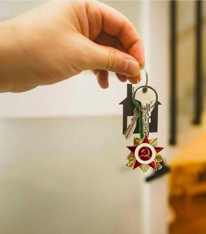 Soviet USSR Red Star Hammer Keychain - photo 4