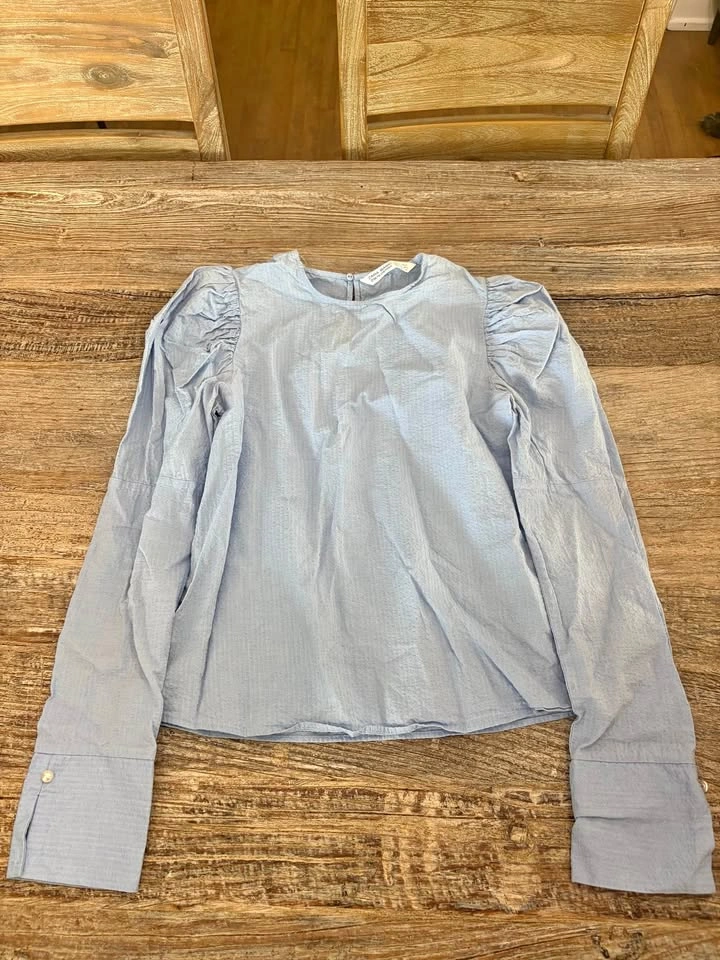 ZARA Puff-sleeved top