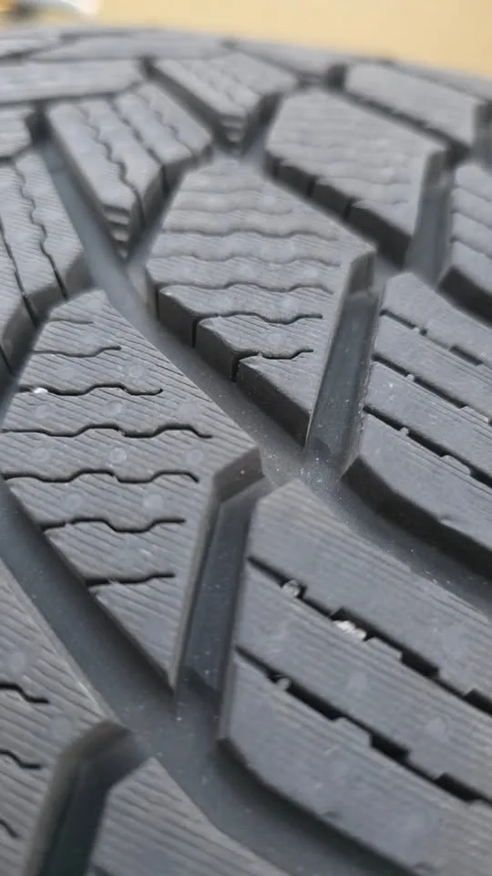 235/55/18 Michelin winter tires 95% tread image indicator(6)