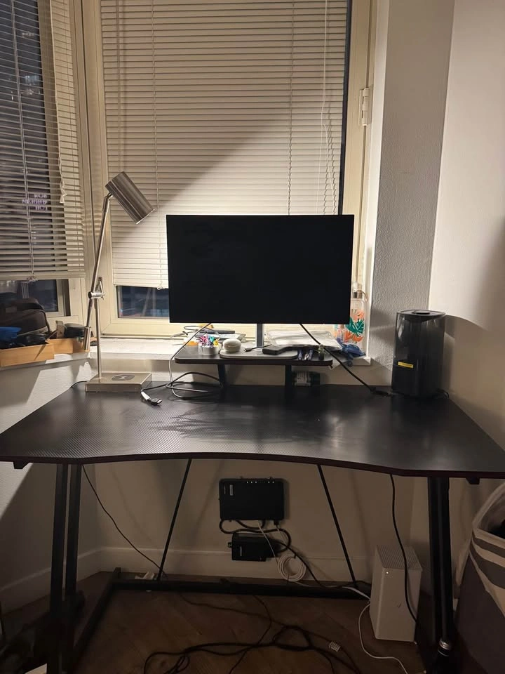 Carbon fiber desk + FREE Monitor - photo 3