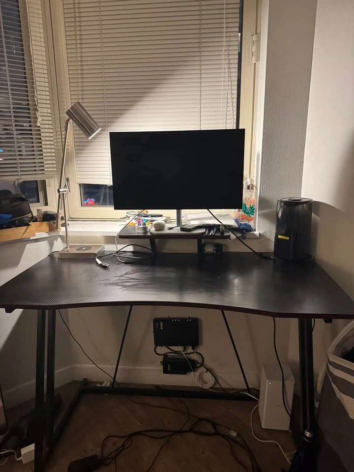 Carbon fiber desk + FREE Monitor - photo 4