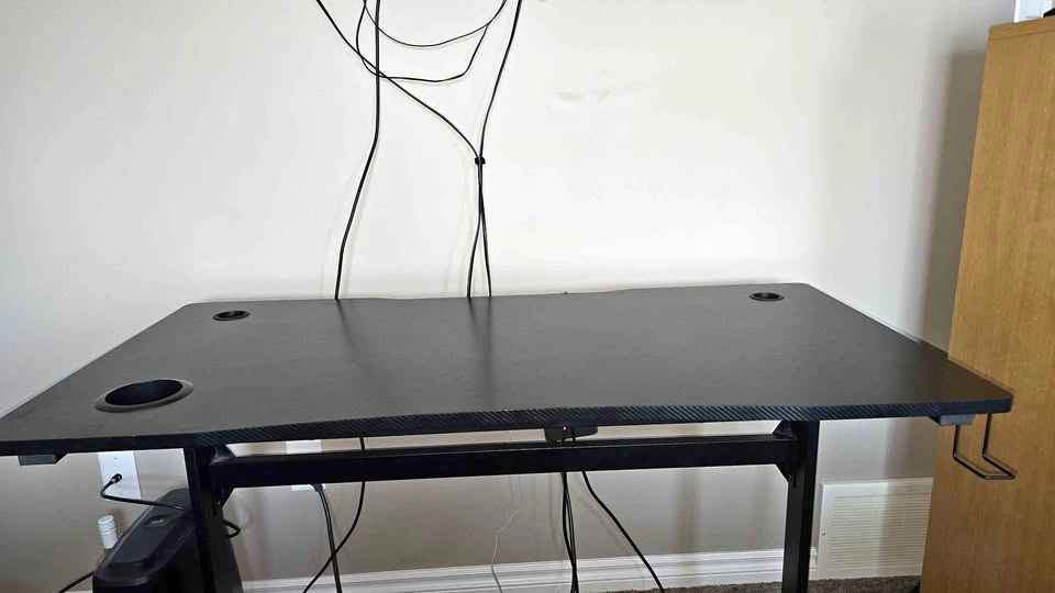 47" Carbon Fibre gaming desk