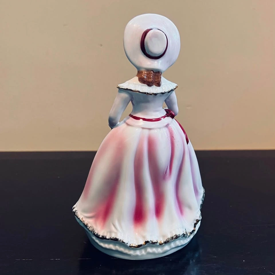 Vintage Victorian Porcelain Figurine / Lady in Pink Dress - photo 3