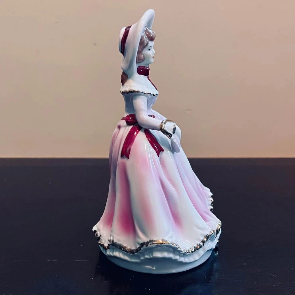 Vintage Victorian Porcelain Figurine / Lady in Pink Dress - photo 4