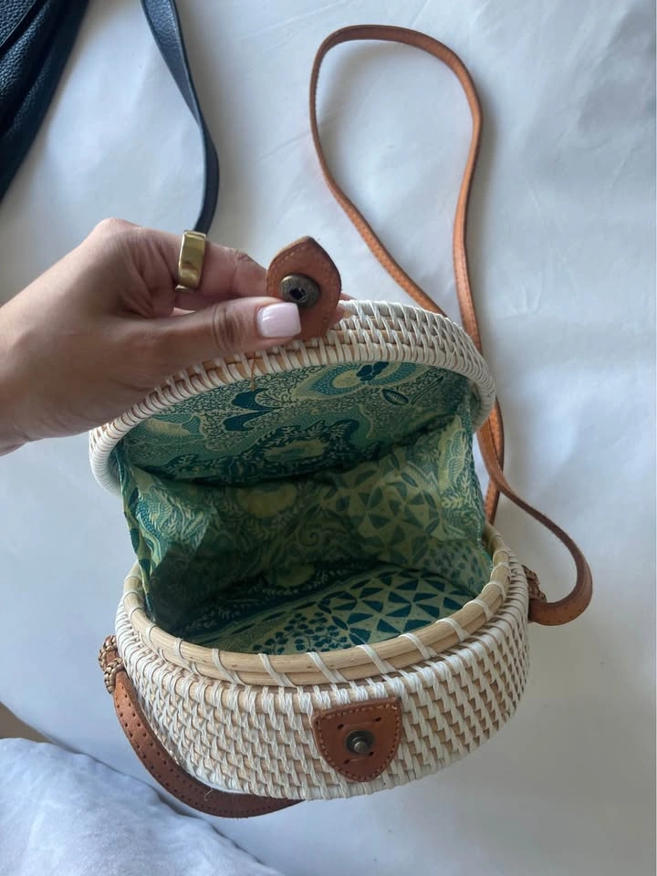 White Woven Rattan Round Crossbody Bag - photo 2