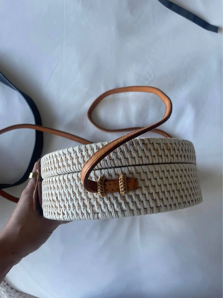 White Woven Rattan Round Crossbody Bag - photo 4