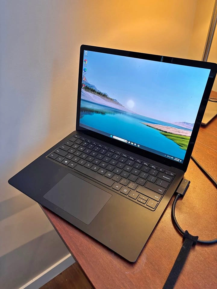 Microsoft Surface Pro | 11th Gen Intel Core i7 | 16 GB RAM