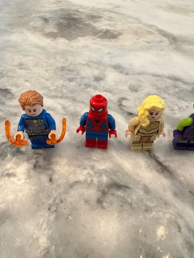 LEGO Marvel Minifigure Bundle - photo 2