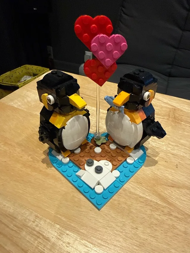 LEGO Iconic Penguin Duo 40886