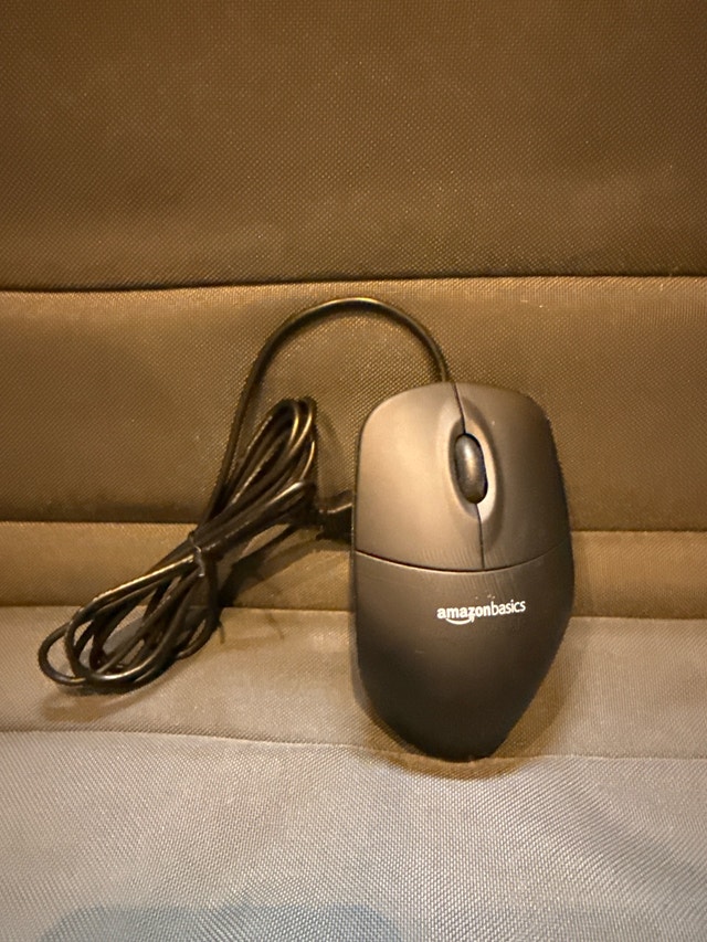 AmazonBasics USB Wired Mouse (New) - photo 3