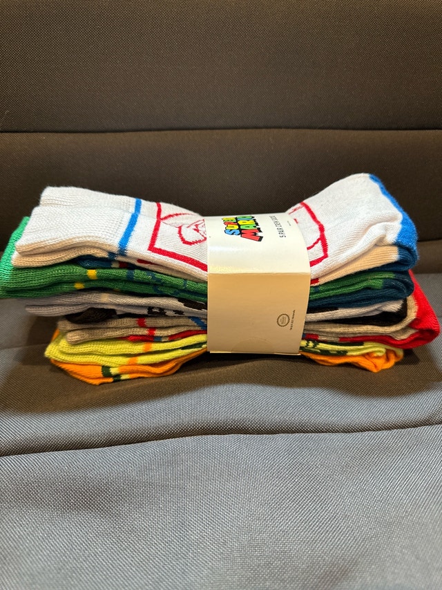 BioWorld Super Mario Crew Socks - 5 pairs - photo 2