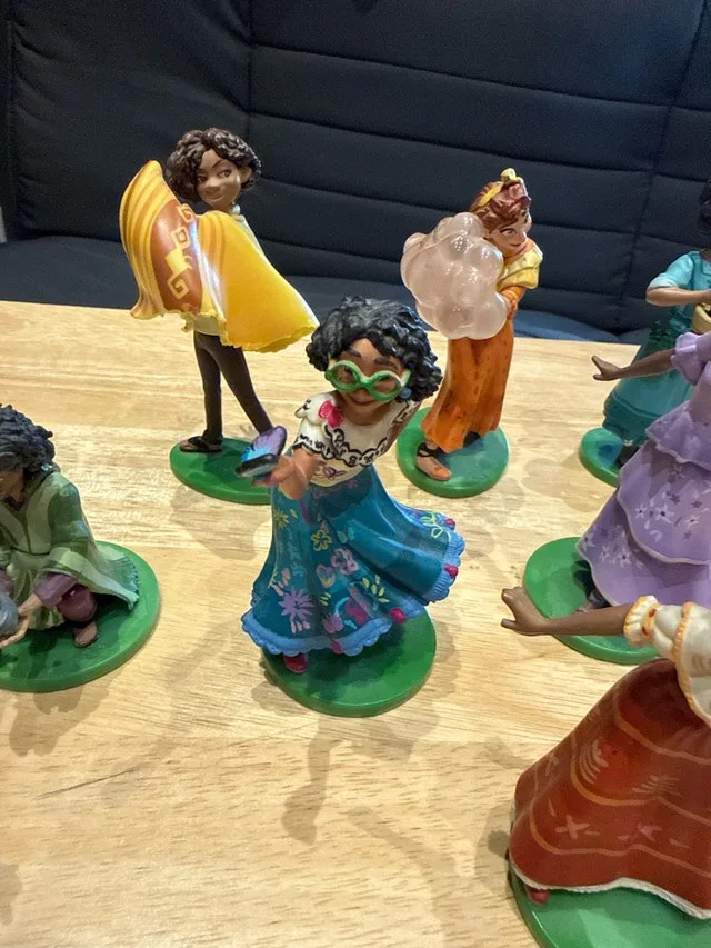 Disney Encanto Figurine Set - photo 2