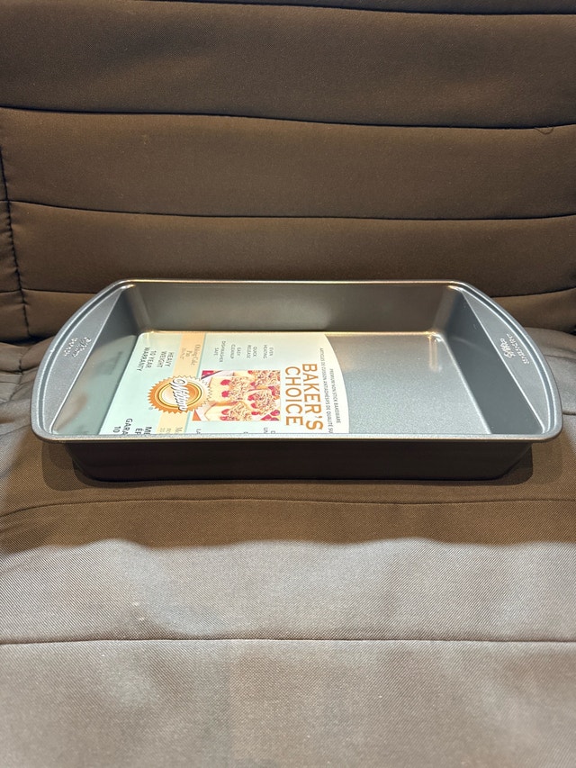 Wilton Oblong Cake Pan - photo 2