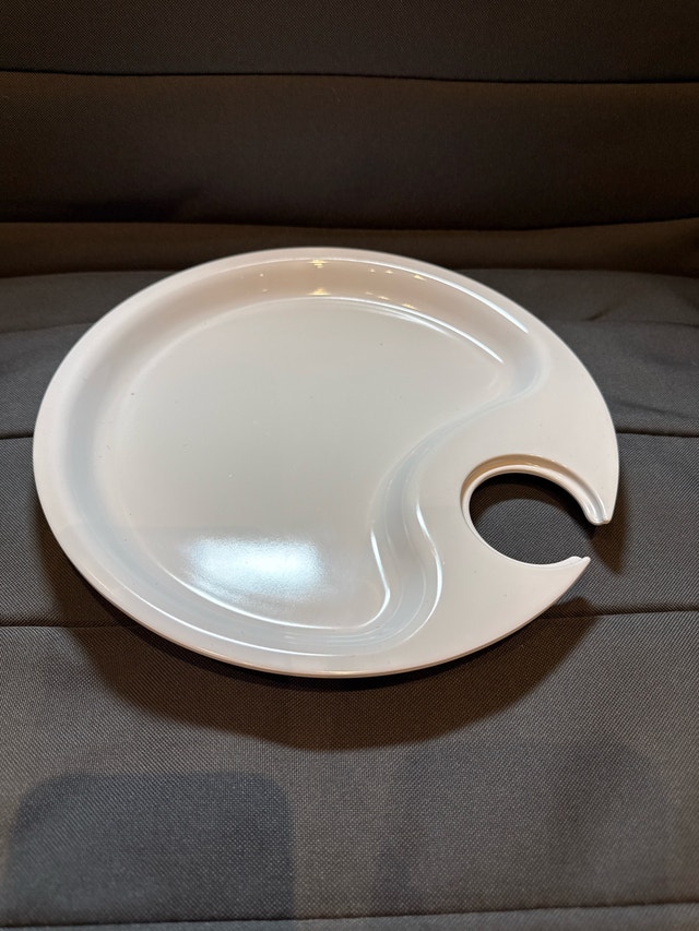 10 Party Plates with Wine Glass Holder