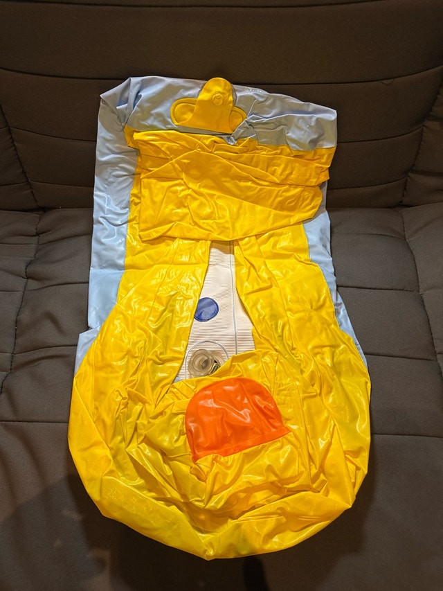 Munchkin Inflatable Safety Duck Baby Tub with bath guard - photo 2