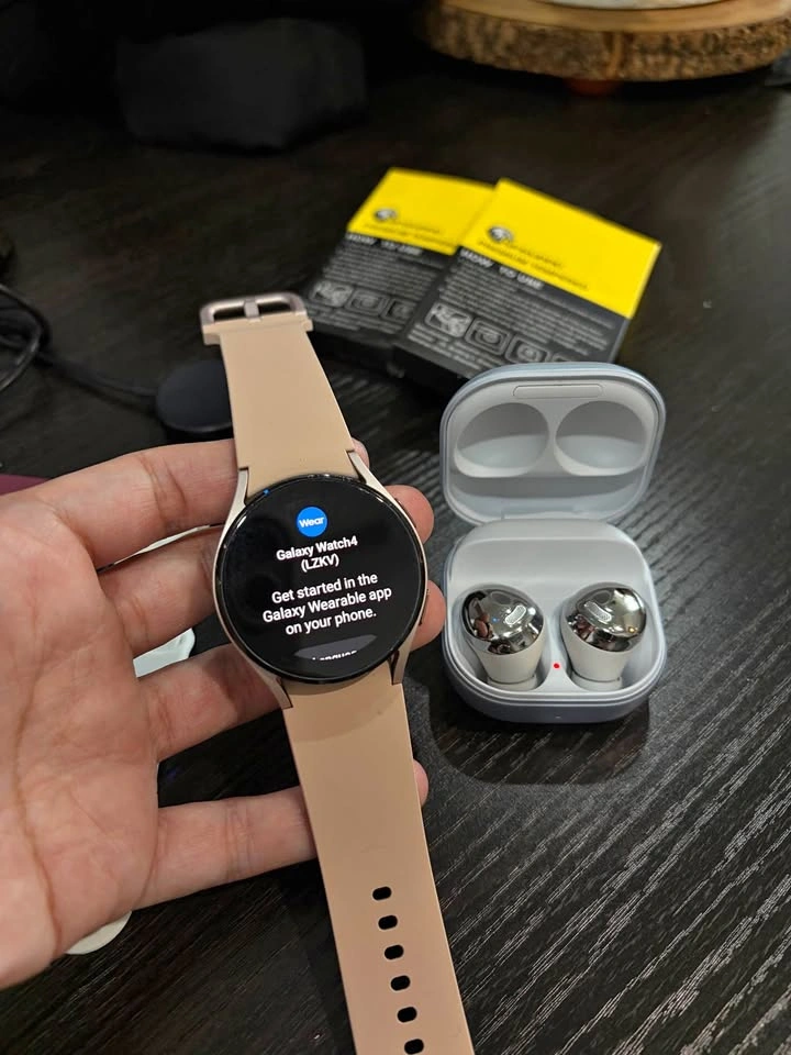 Samsung Galaxy Watch 4 + Galaxy Buds Pro Bundle