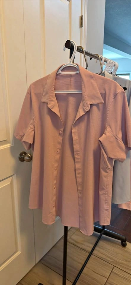 Lululemon New Venture Short-Sleeve Shirt size L