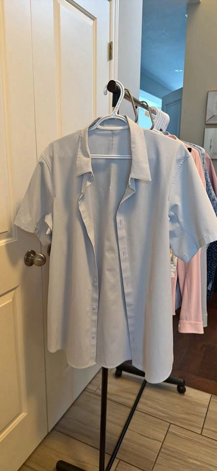 Lulu Light Blue Short Sleeve Button-Down Shirt size L