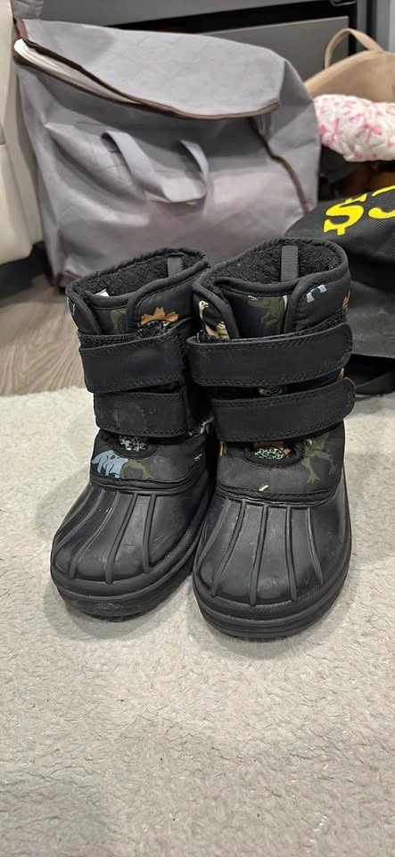 Toddler Dinosaur Print Snow Boots size 9