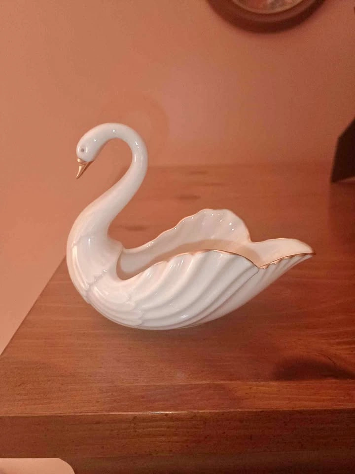 Vintage Lenox 24k Gold Trim Swan - Wedding Cake Topper/Trinket D