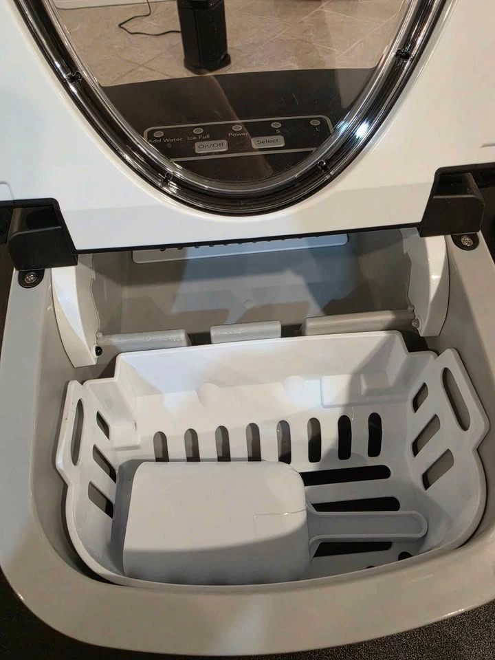 Frigidaire Retro Compact Ice Maker - photo 2