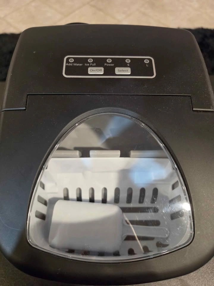 Frigidaire Retro Compact Ice Maker - photo 4