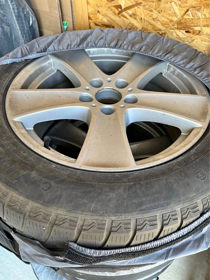 18" Alloy Wheels with Dunlop Tires (255/55R18) - Set of 4