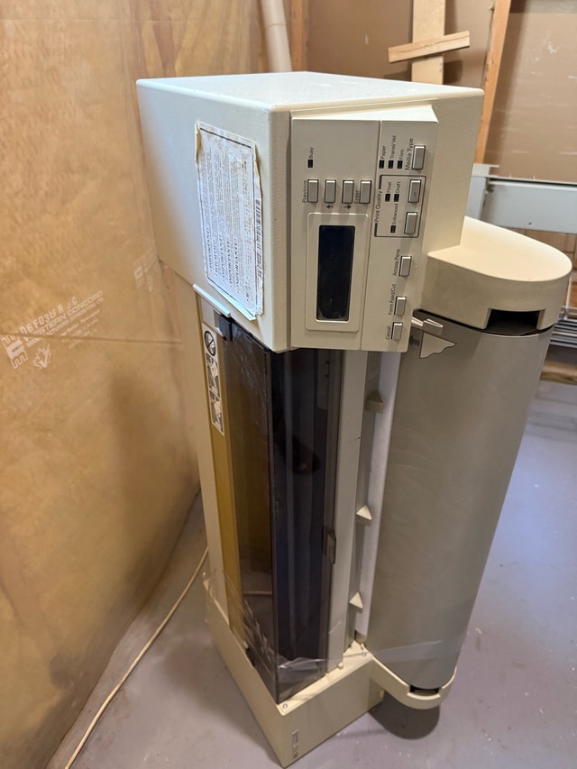HP DesignJet 600 Plotter with Stand & Paper