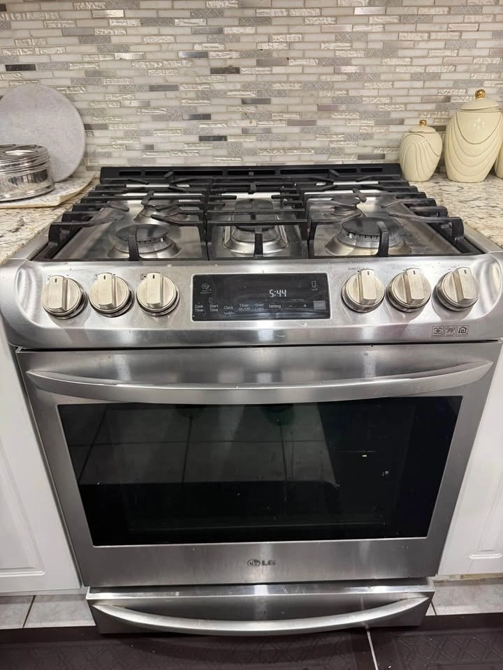 LG Stainless Steel Gas Range - photo 2