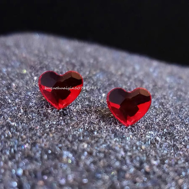 Red crystal heart-shaped earrings