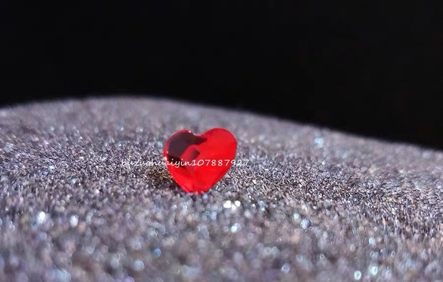 Red crystal heart-shaped earrings - photo 4