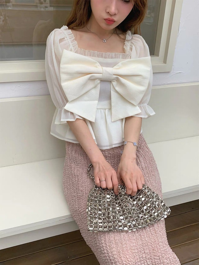 Delicate ribbon square neck chiffon short-sleeved top
