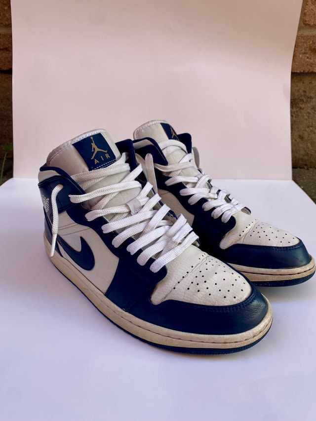 Air Jordan 1 Mid “Obsidian Metallic Gold”