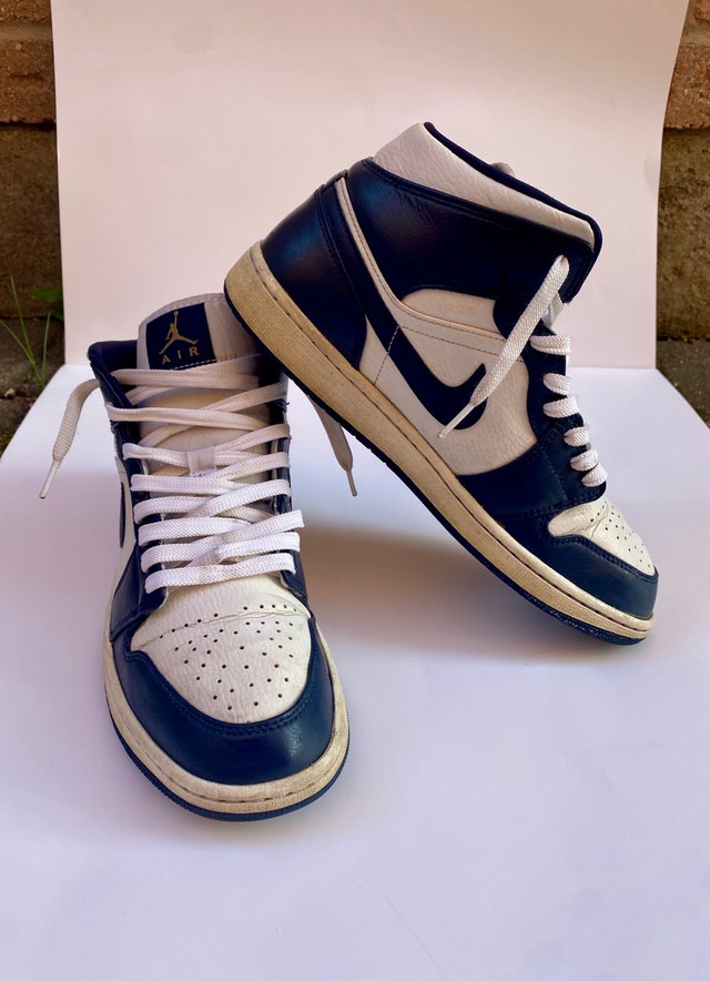 Air Jordan 1 Mid “Obsidian Metallic Gold” - photo 2