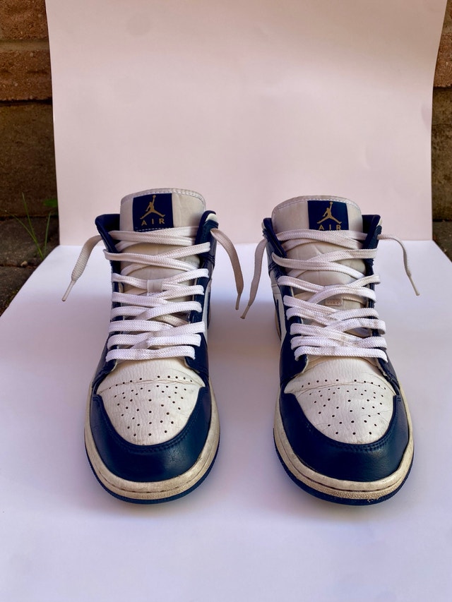 Air Jordan 1 Mid “Obsidian Metallic Gold” - photo 3