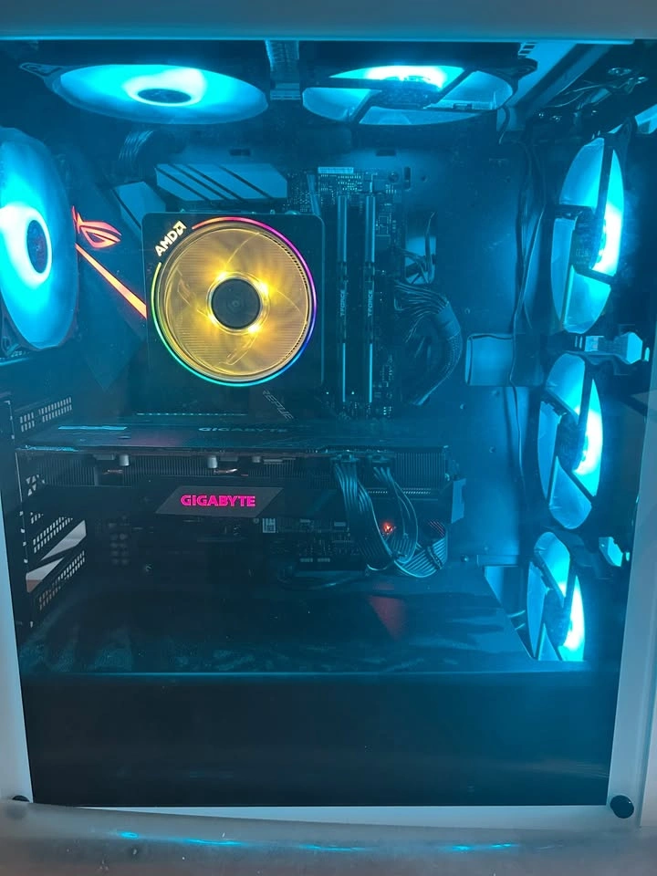 Gaming PC — Ryzen 7 2700X / RX 5700 XT / 16GB RAM / 1TB NVMe