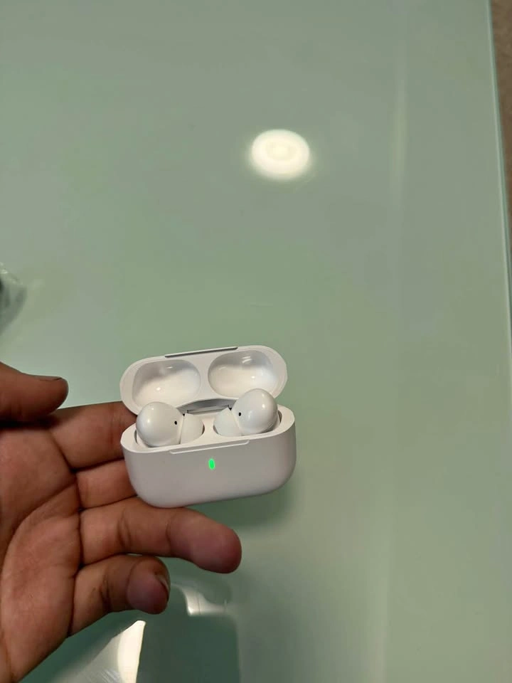 Bluetooth earbuds