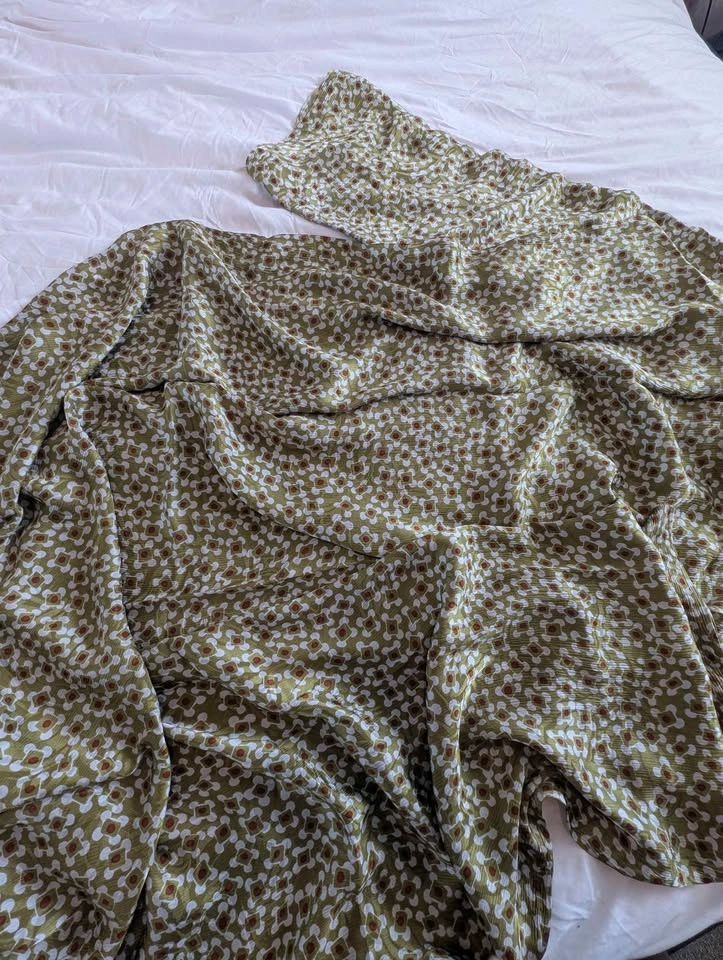 Green patterned silk fabric - photo 2