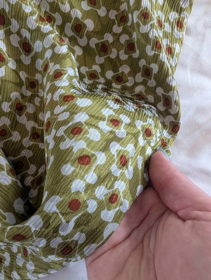 Green patterned silk fabric - photo 3