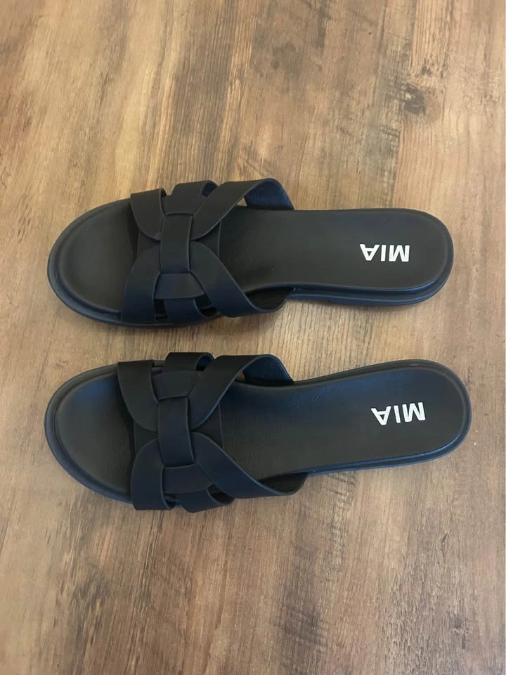 Mia Black Slides - photo 3