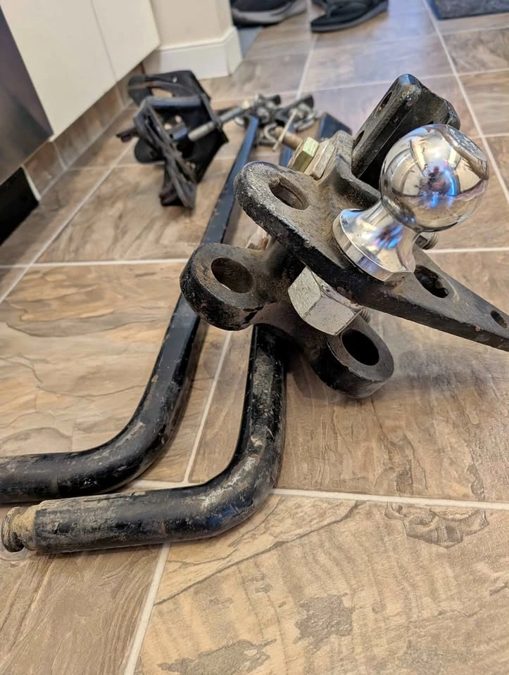 Weight Distribution Hitch with 2-5/16" Ball, 10,000 lbs Capacity