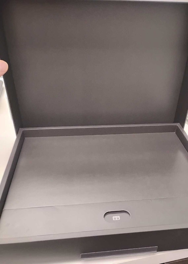 Microsoft Surface Laptop 13.8-inch 8th Gen 512GB - photo 3