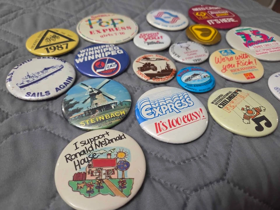 Vintage Canadian Souvenir Pinback Button Collection - photo 2
