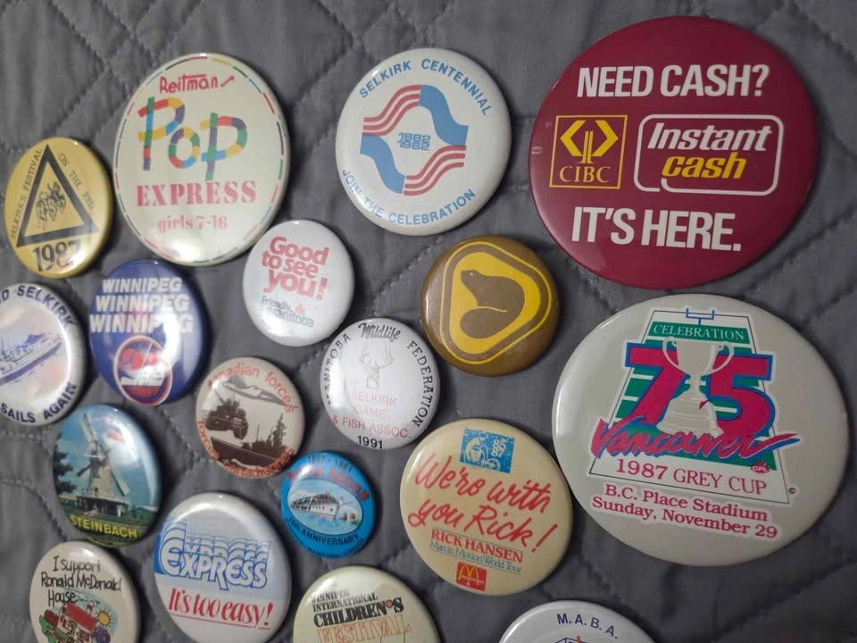 Vintage Canadian Souvenir Pinback Button Collection - photo 3