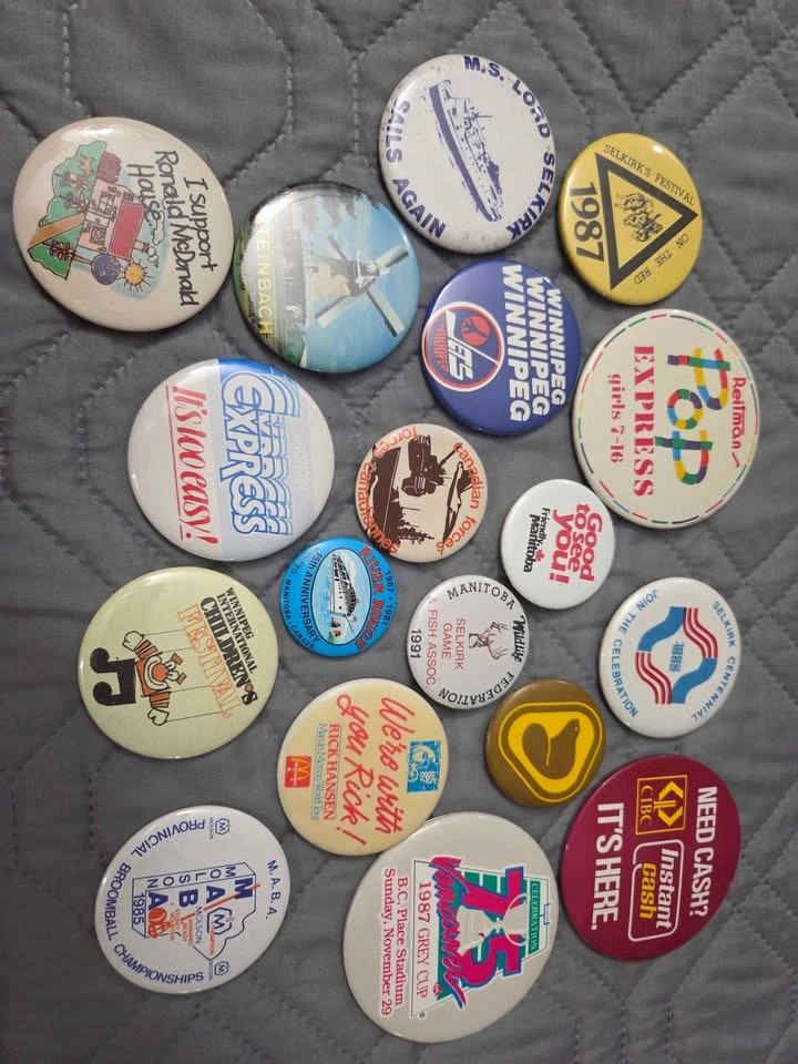 Vintage Canadian Souvenir Pinback Button Collection - photo 5