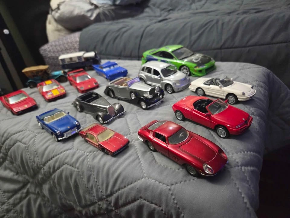 Vintage Die-Cast Car Collection (Lesney, Matchbox, Burago) - photo 3