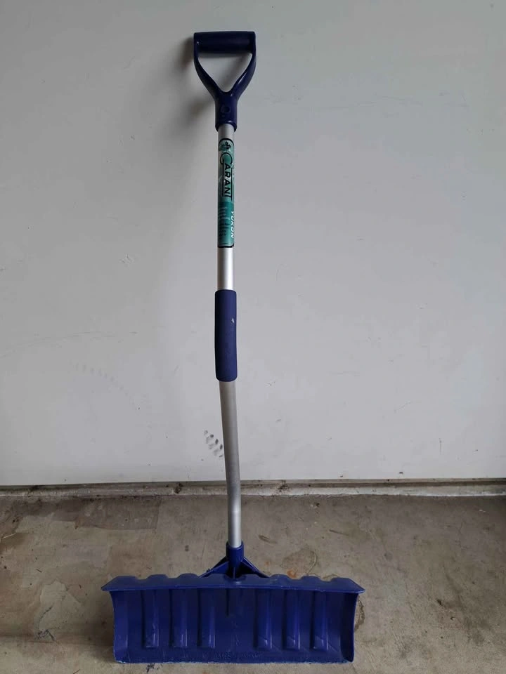 Garant Yukon Ergonomic Snow Shovel / Pusher – Blue - photo 2