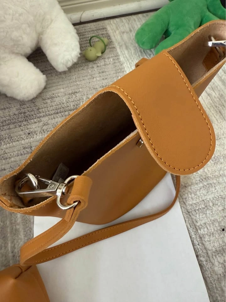 Genuine leather crossbody bag with removable inside bag - photo 2