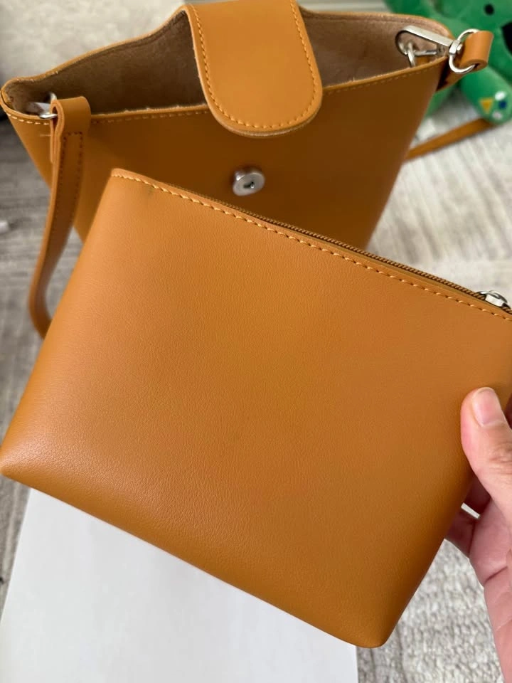 Genuine leather crossbody bag with removable inside bag - photo 4